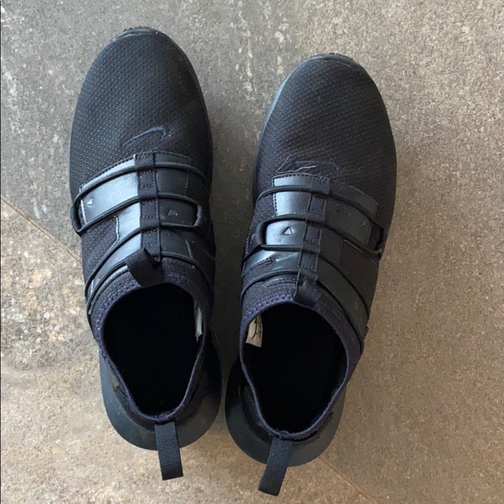 Nike black womens shoes